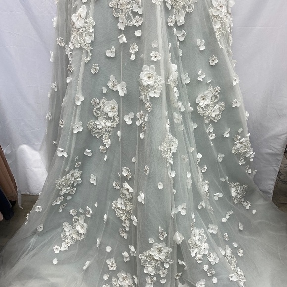 David Tutera for Mon Cheri wedding gown - Picture 12 of 16